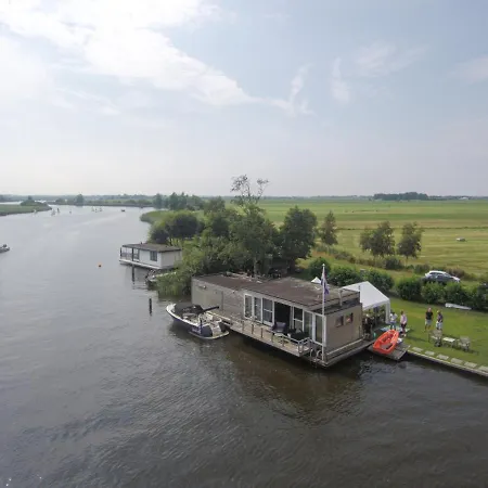 Luxe Woonboot Unieke Locatie Friesland Alde Feanen Villa De Veenhoop Exterior photo