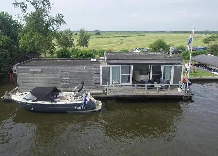 Luxe Woonboot Unieke Locatie Friesland Alde Feanen