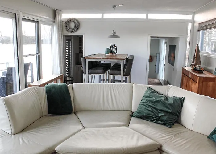Luxe Woonboot Unieke Locatie Friesland Alde Feanen