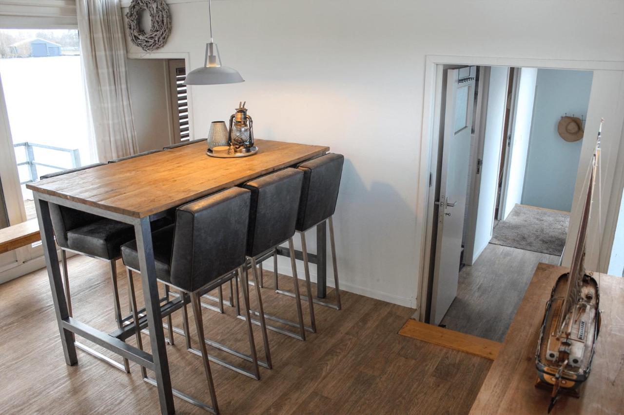 Holiday home Luxe Woonboot Unieke Locatie Friesland Alde Feanen