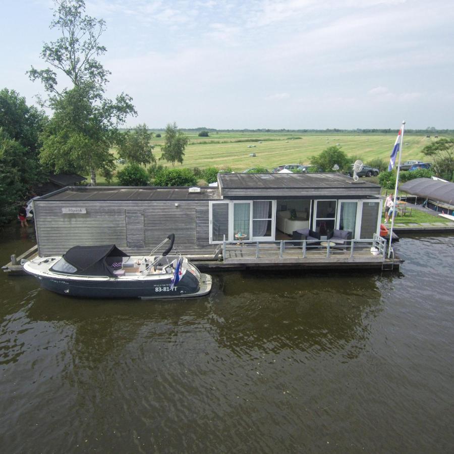 Holiday home Luxe Woonboot Unieke Locatie Friesland Alde Feanen *
