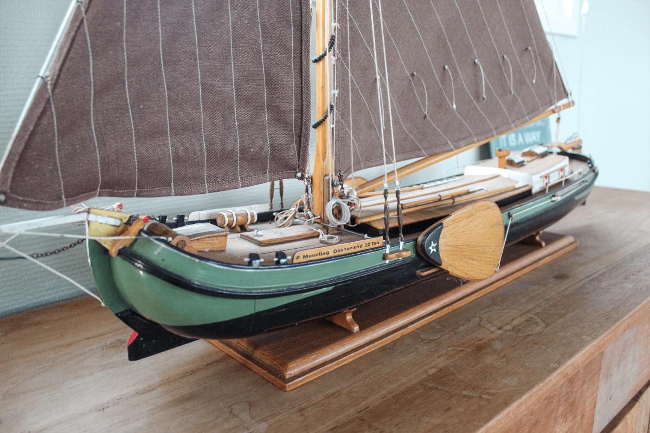 Luxe Woonboot Unieke Locatie Friesland Alde Feanen * De Veenhoop