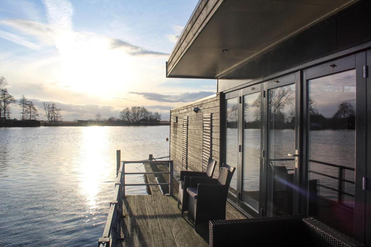 Luxe Woonboot Unieke Locatie Friesland Alde Feanen * De Veenhoop